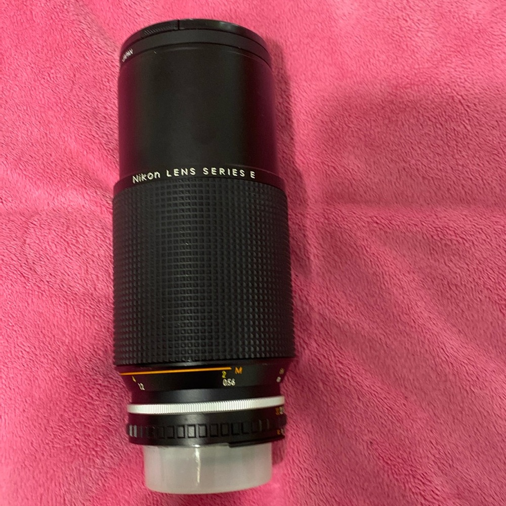 Nikon zoom lens 70-210mm